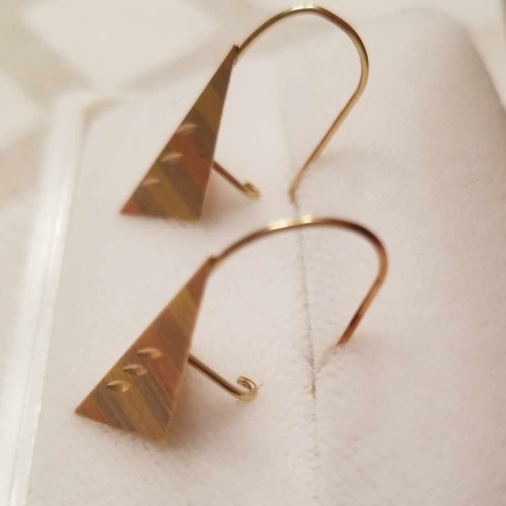 Tri-gold geometric earrings - Picture 3 of 6